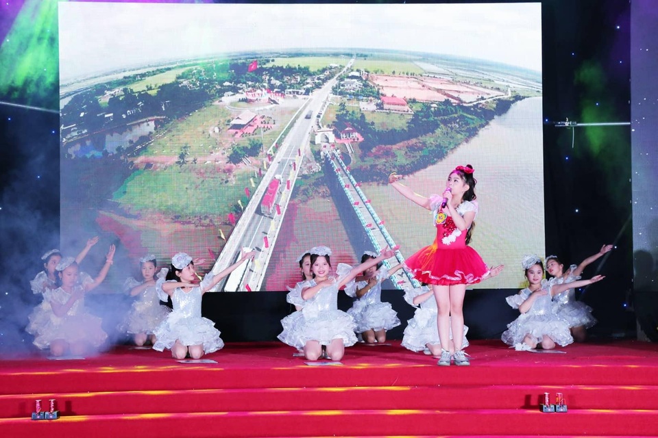 Mẫu nhí 8 tuổi giành giải Nhì Tài năng thiếu nhi Thủ đô - 3 Mẫu nhí 8 tuổi giành giải Nhì Tài năng thiếu nhi Thủ đô - 3