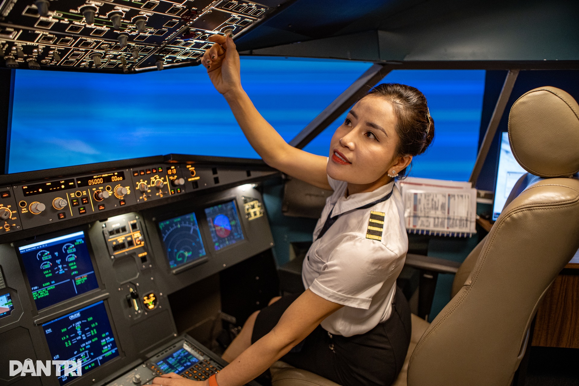 Người Hà Nội chi tiền triệu lái máy bay Airbus cảm giác rung lắc như thật - 10 Người Hà Nội chi tiền triệu lái máy bay Airbus cảm giác rung lắc như thật - 10