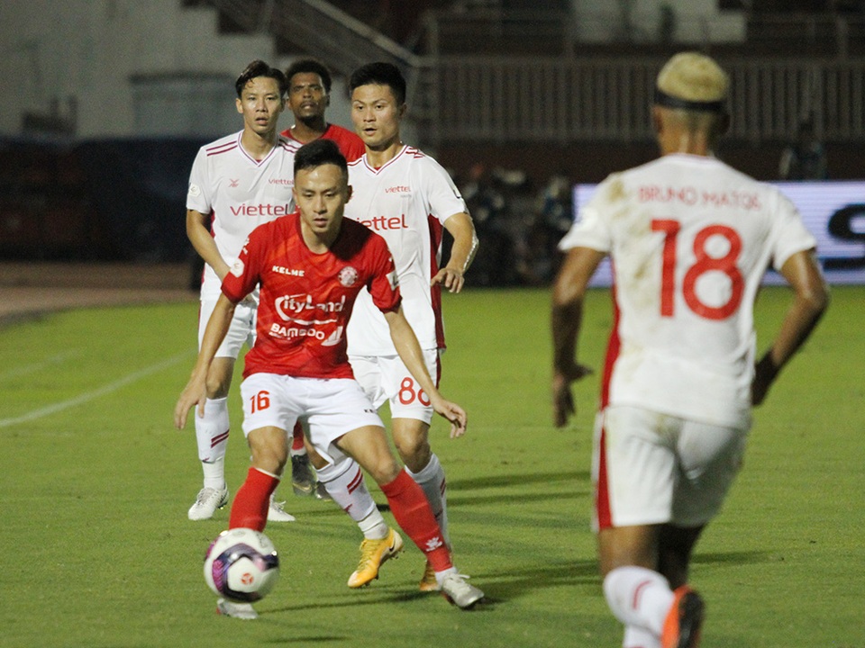 Thủ môn Bùi Tiến Dũng bắt chính, CLB TPHCM hòa may mắn Viettel - 11 Thủ môn Bùi Tiến Dũng bắt chính, CLB TPHCM hòa may mắn Viettel - 11