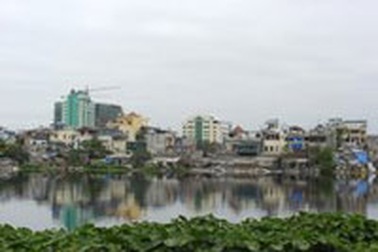 Dự án cải tạo hồ Văn Chương ì trệ, dân bức xúc