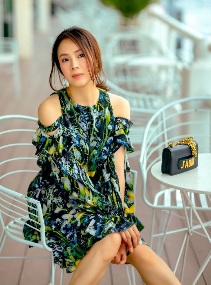 Nàng công sở học "bí kíp" lên đồ của diễn viên Hồng Diễm - Ảnh 2. Nàng công sở học "bí kíp" lên đồ của diễn viên Hồng Diễm - Ảnh 2.