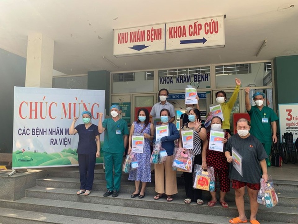 Quảng Trị: Hai bệnh nhân Covid-19 đầu tiên xuất viện sau 7 lần âm tính - 6 Quảng Trị: Hai bệnh nhân Covid-19 đầu tiên xuất viện sau 7 lần âm tính - 6