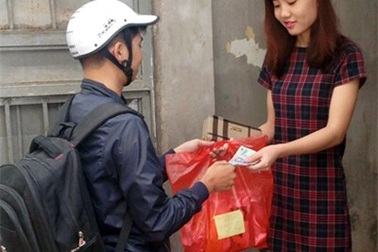 Cận Tết, sinh viên kiếm bộn tiền nhờ làm shipper