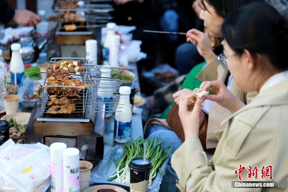 Thèm chảy nước miếng khi lạc vào thánh địa đồ nướng ở Trung Quốc - 4