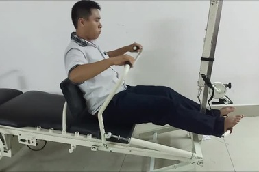 Cách sử dụng máy kéo cột sống cổ bằng lò xo đa năng của cậu học trò Ninh Thuận