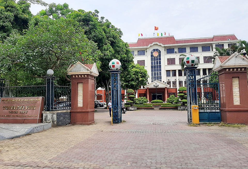Nghệ An: Bãi bỏ quyết định chỉ tuyển dụng giáo viên dưới 30 tuổi - 1 Nghệ An: Bãi bỏ quyết định chỉ tuyển dụng giáo viên dưới 30 tuổi - 1