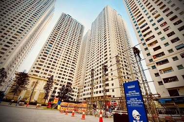 Hà Nội: Dân chung cư dựng màn hình LED 45m2 cổ vũ U22 Việt Nam