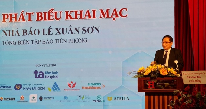 Tổng Biên tập báo Tiền Phong Lê Xuân Sơn phát biểu khai mạc hội thảo.