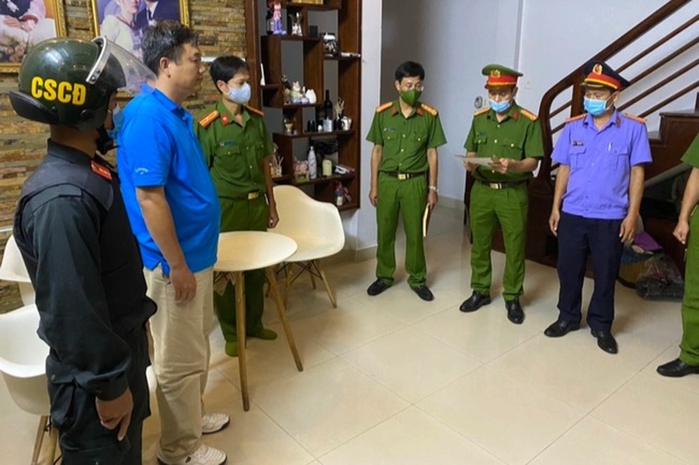 Bắt Chủ tịch, Giám đốc Tập đoàn Khải Tín: Có người tố bị lừa đảo 56 tỷ đồng - 2 Bắt Chủ tịch, Giám đốc Tập đoàn Khải Tín: Có người tố bị lừa đảo 56 tỷ đồng - 2