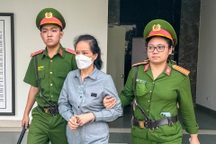 Xử vụ chuyến bay giải cứu: "Ra tòa mới biết "đưa quà tình cảm" là hối lộ"