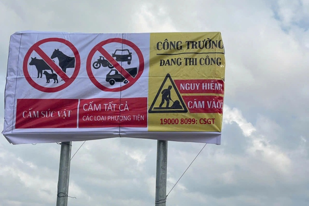 Giới trẻ đổ lên cầu Kỳ Lộ sống ảo bất chấp biển cấm - 3