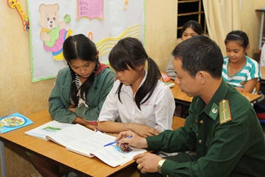 Lớp học xóa mù của những thầy giáo bộ đội