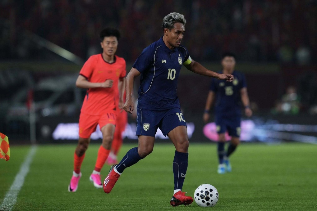 Báo Thái Lan muốn đội nhà đánh bại tuyển Việt Nam để vô địch AFF Cup - 2 Báo Thái Lan muốn đội nhà đánh bại tuyển Việt Nam để vô địch AFF Cup - 2
