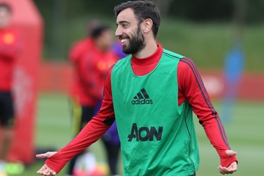 Pogba, Fernandes vui vẻ trong buổi tập toàn đội Man Utd