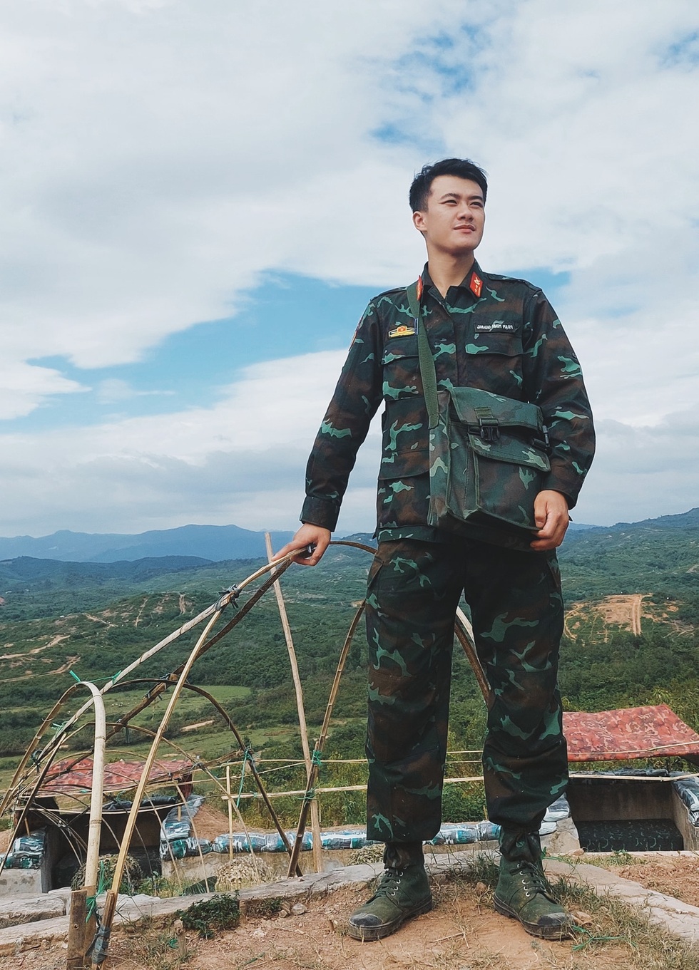 Sĩ quan gây sốt sau lễ diễu binh: Từng học chuyên hóa, chưa có bạn gái - 6 Sĩ quan gây sốt sau lễ diễu binh: Từng học chuyên hóa, chưa có bạn gái - 6