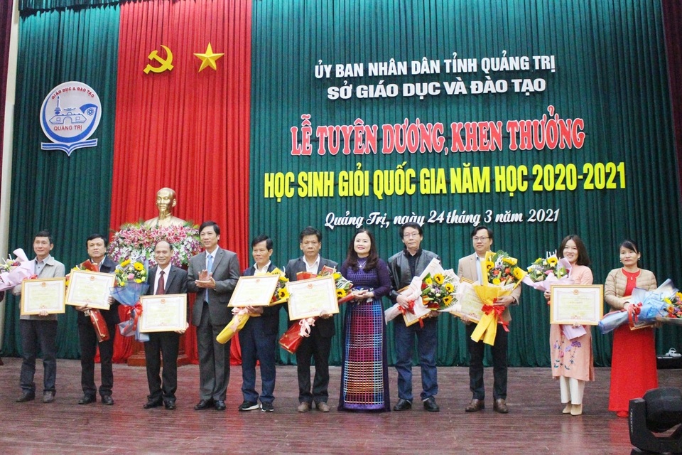 Quảng Trị:  Tuyên dương, khen thưởng các học sinh đoạt giải quốc gia  - 2 Quảng Trị:  Tuyên dương, khen thưởng các học sinh đoạt giải quốc gia  - 2