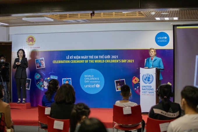 Bà Rana Flowers, Đại diện UNICEF phát biểu.