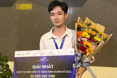 Thủ khoa ngành thương mại điện tử từng "khóc như mưa" vì chọn sai ngành