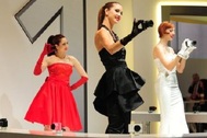 Chân dài khoe sắc tại CES 2012