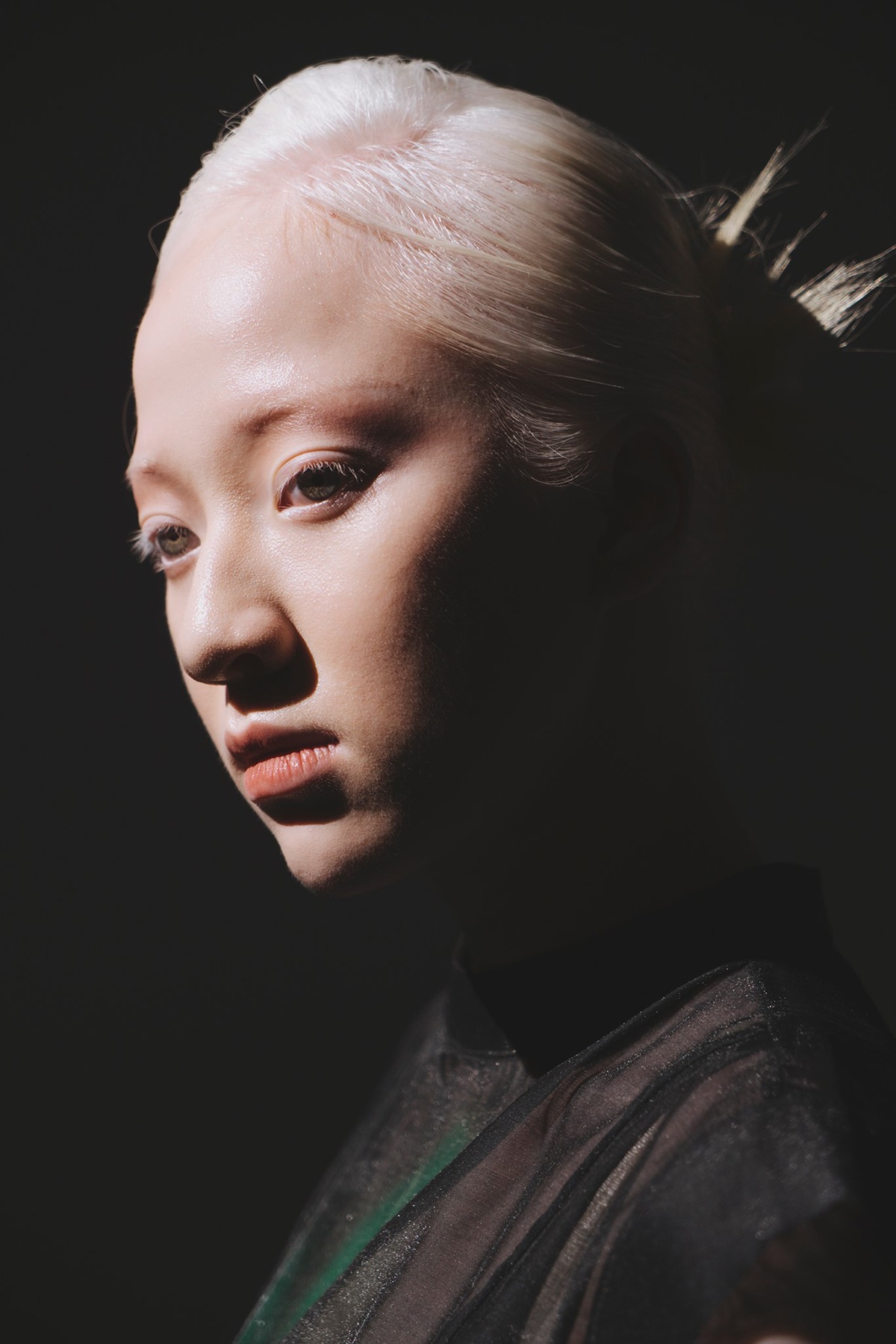 Nữ sinh bạch tạng thành mẫu ảnh đắt khách - 7 Nữ sinh bạch tạng thành mẫu ảnh đắt khách - 7