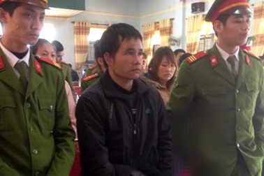 Anh chết, em vào tù vì mấy cây xoan