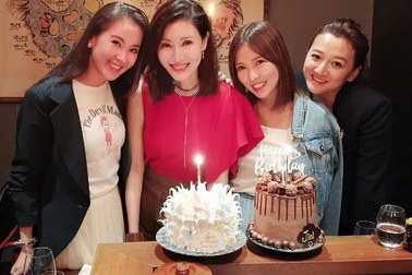 Hoa hậu Lý Gia Hân trẻ đẹp đáng ngưỡng mộ ở tuổi 49