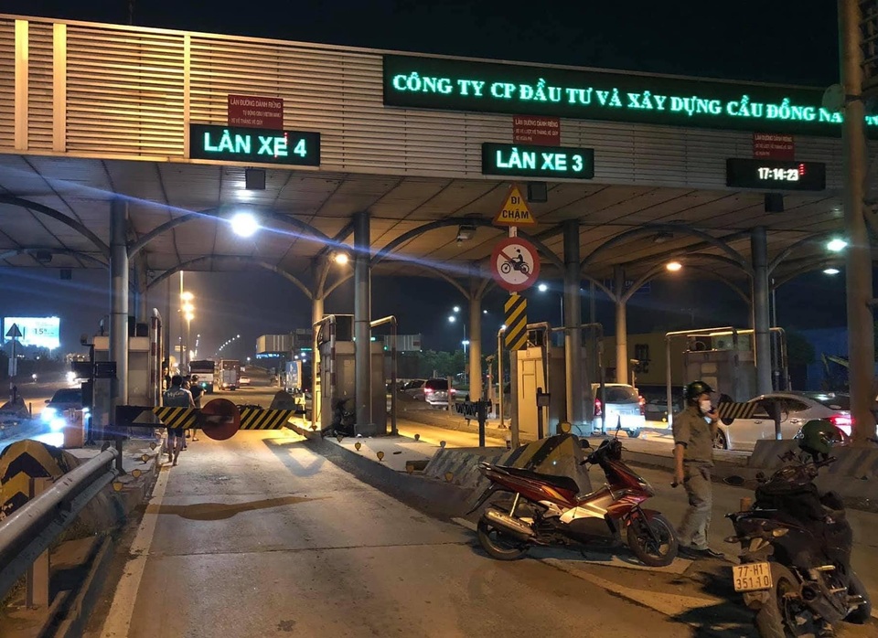 Chạy với tốc độ tử thần, nam thanh niên tông trạm thu phí chết thảm - 1 Chạy với tốc độ tử thần, nam thanh niên tông trạm thu phí chết thảm - 1