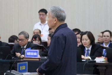 Cựu Bí thư Bắc Ninh bật khóc trước tòa, mong sớm được về chăm sóc mẹ già