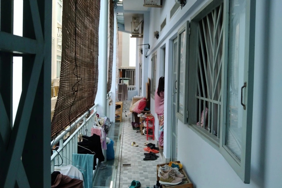 Dân công sở giữa mùa dịch: Ngoài tưởng ổn, trong đã liêu xiêu - 1 Dân công sở giữa mùa dịch: Ngoài tưởng ổn, trong đã liêu xiêu - 1