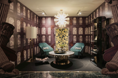 Hùng Túy tổ chức triển lãm "Timeless of Time - La Domus Romana"