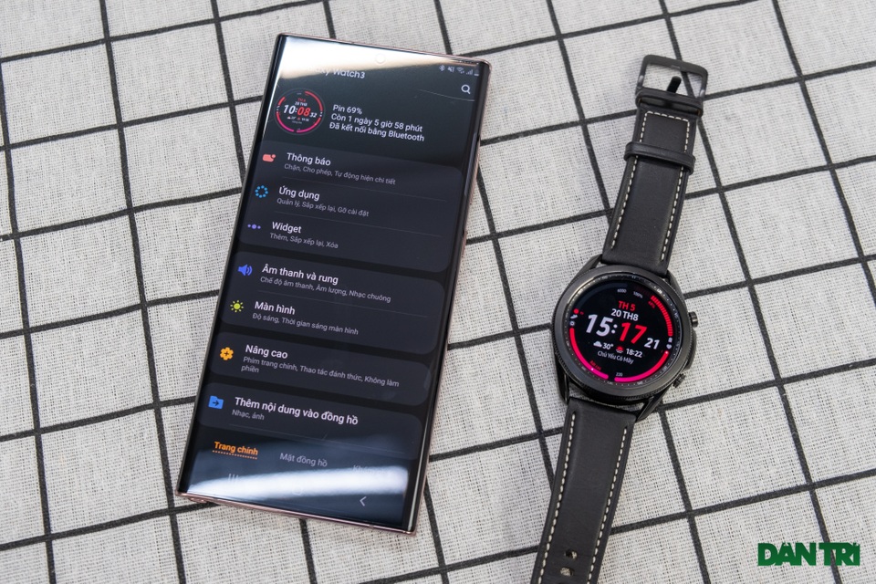 Mở hộp Galaxy Watch 3, so sánh cùng đối thủ Apple Watch - 11 Mở hộp Galaxy Watch 3, so sánh cùng đối thủ Apple Watch - 11