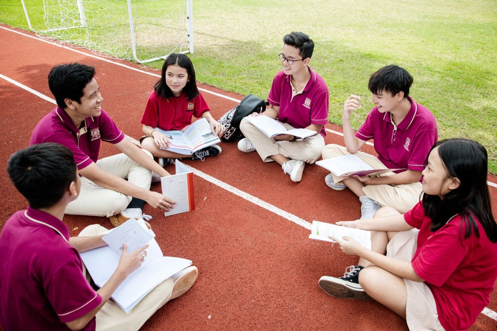 Học sinh VAS giữ vững thành tích top đầu trong kỳ thi Cambridge bất chấp khó khăn của năm học online - 1 Học sinh VAS giữ vững thành tích top đầu trong kỳ thi Cambridge bất chấp khó khăn của năm học online - 1