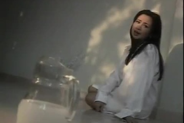 Thanh Lam hát "Hoa sữa"