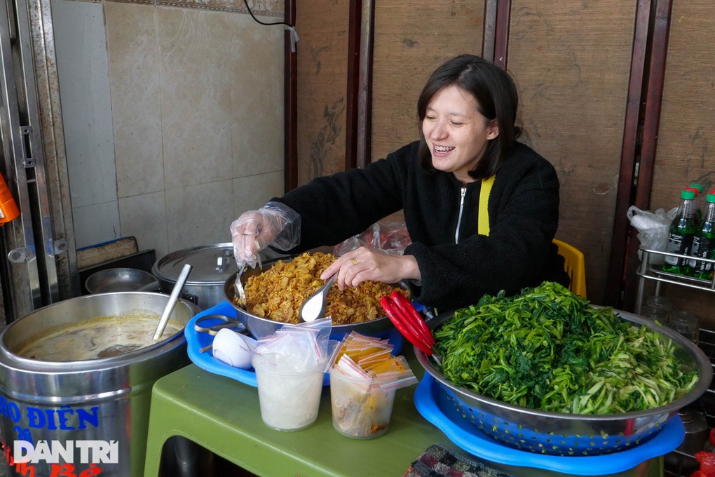 Gia đình ba đời bán canh bún cua - món ngon thời bao cấp ở Hà Nội - 1