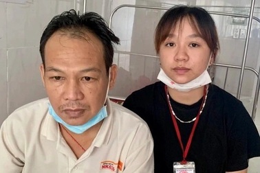 Hai chị em gái hiếu thảo gác lại ước mơ đại học kiếm tiền chữa bệnh cho cha