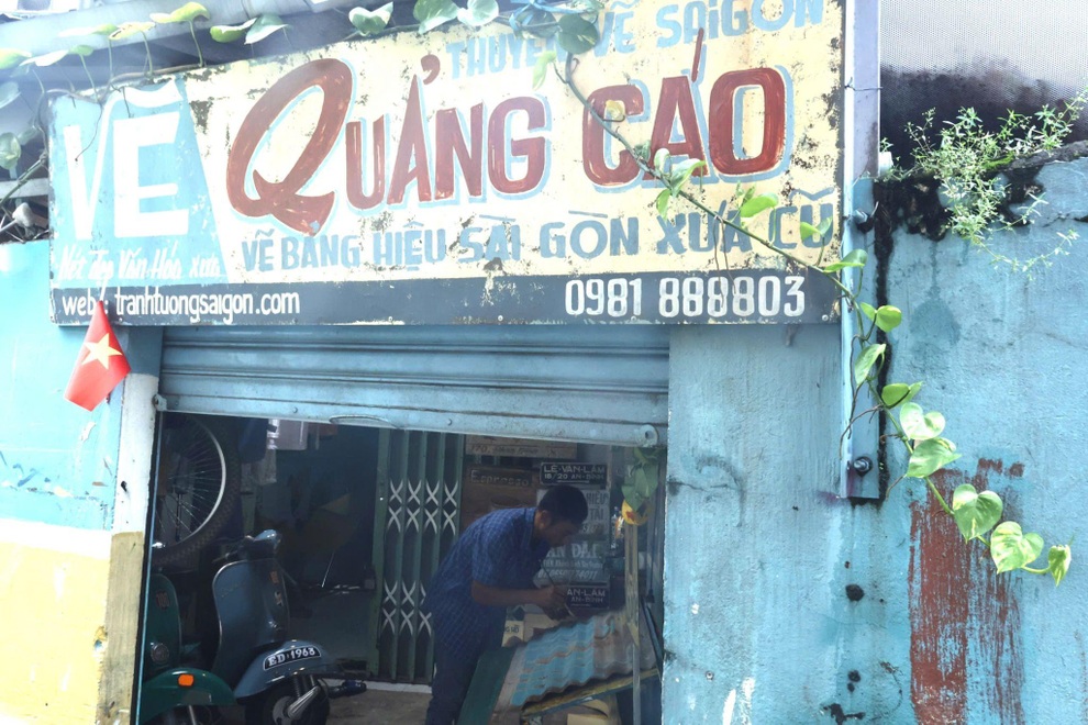 Bỏ việc ổn định, chàng trai sống khoẻ nhờ vẽ chữ “nguệch ngoạc - 2 Bỏ việc ổn định, chàng trai sống khoẻ nhờ vẽ chữ “nguệch ngoạc - 2