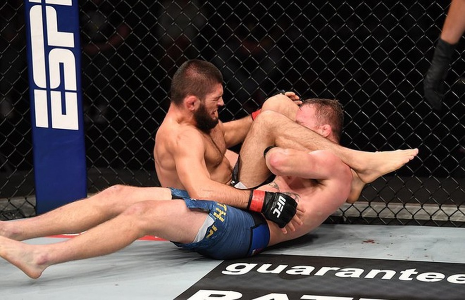 C.Ronaldo chúc mừng “người anh em” Khabib giành chiến thắng - 1 C.Ronaldo chúc mừng “người anh em” Khabib giành chiến thắng - 1