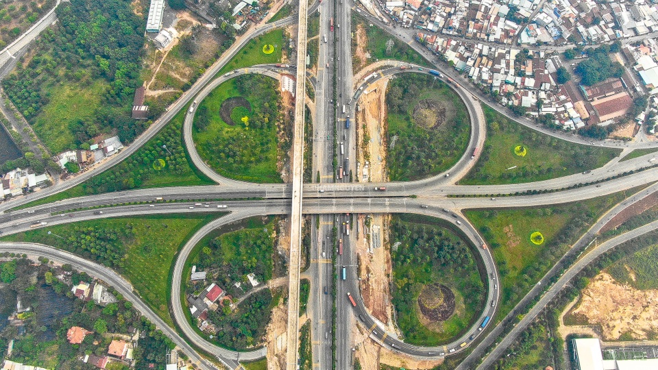 TPHCM: Những dấu ấn kinh tế nổi bật sau 45 năm giải phóng - 6