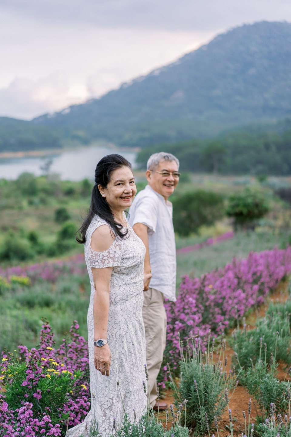 Ngưỡng mộ mối tình gần 40 năm vẫn “xanh ngát” của bố mẹ Á hậu Thuỳ Dung - 15 Ngưỡng mộ mối tình gần 40 năm vẫn “xanh ngát” của bố mẹ Á hậu Thuỳ Dung - 15
