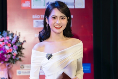 Nữ sinh Học viện Ngân hàng đam mê làm MC, tự chủ tài chính ở tuổi 20