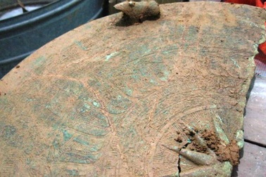 Phát hiện trống đồng cổ dưới chân núi Rú Thần 