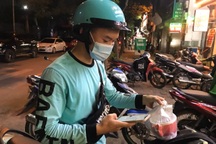 Mùa Euro, đơn "nổ" liên tục , shipper chạy xuyên đêm giao hàng không nghỉ