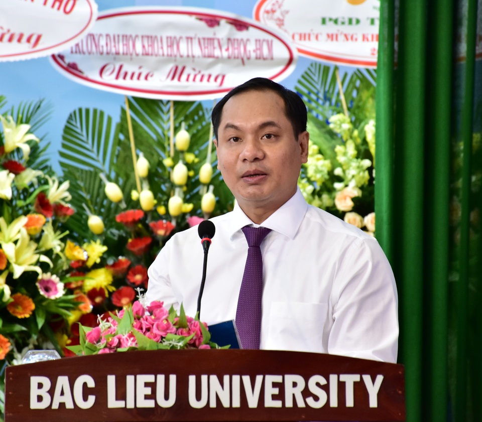 Các em sinh viên nỗ lực phấn đấu hôm nay sẽ được đền đáp ở tương lai - 3 Các em sinh viên nỗ lực phấn đấu hôm nay sẽ được đền đáp ở tương lai - 3