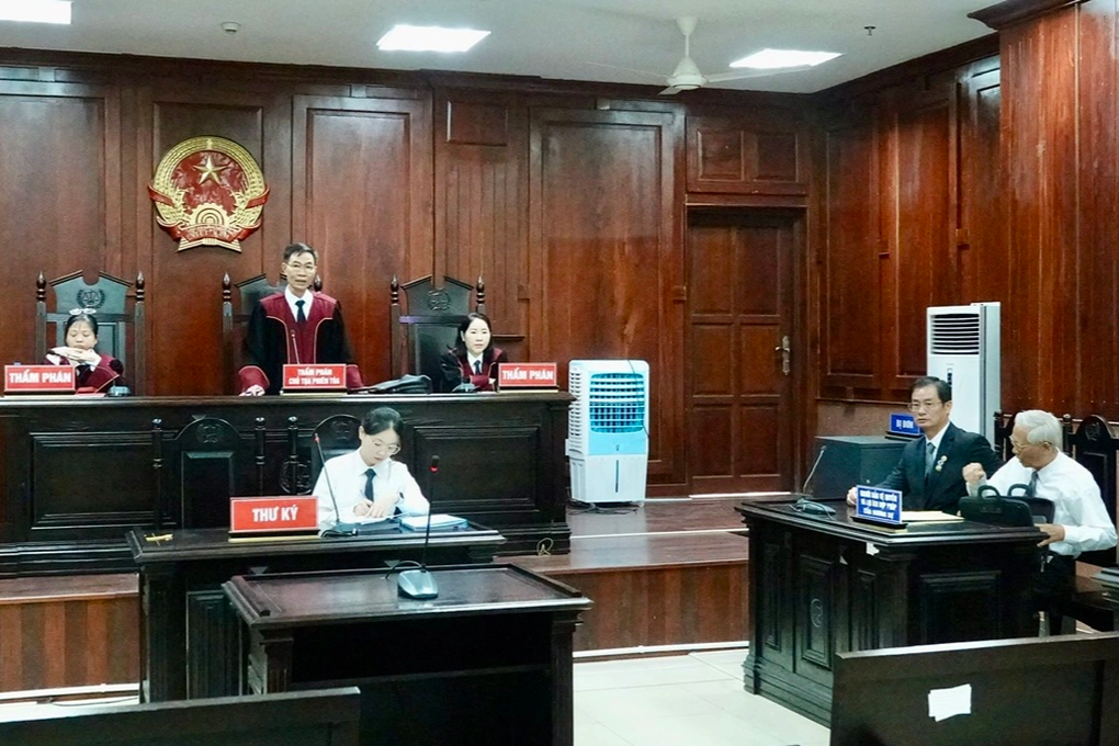 Không có bị cáo nào tới phiên tòa phúc thẩm vụ Nguyễn Phương Hằng - 2 Không có bị cáo nào tới phiên tòa phúc thẩm vụ Nguyễn Phương Hằng - 2