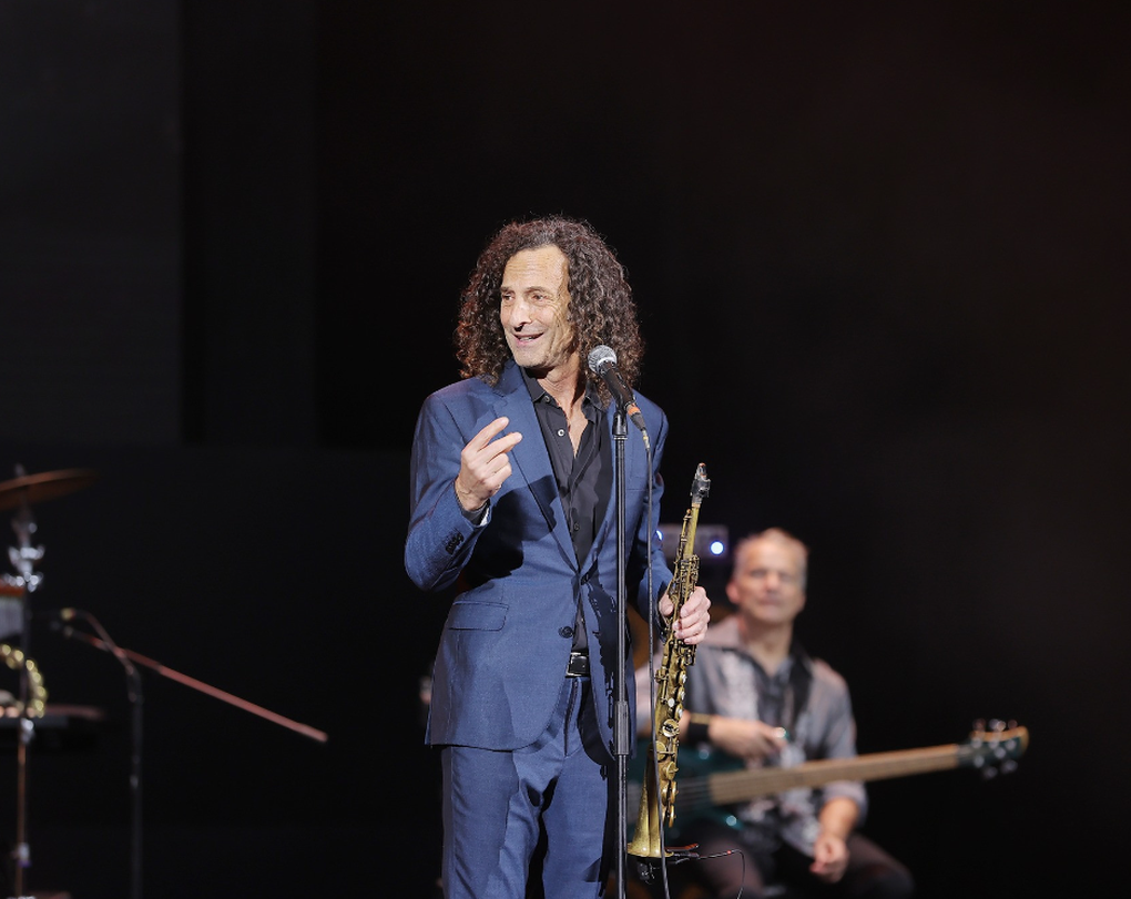 Kenny G nói tiếng Việt, U70 mê hoặc hơn 4.000 khán giả - 2 Kenny G nói tiếng Việt, U70 mê hoặc hơn 4.000 khán giả - 2