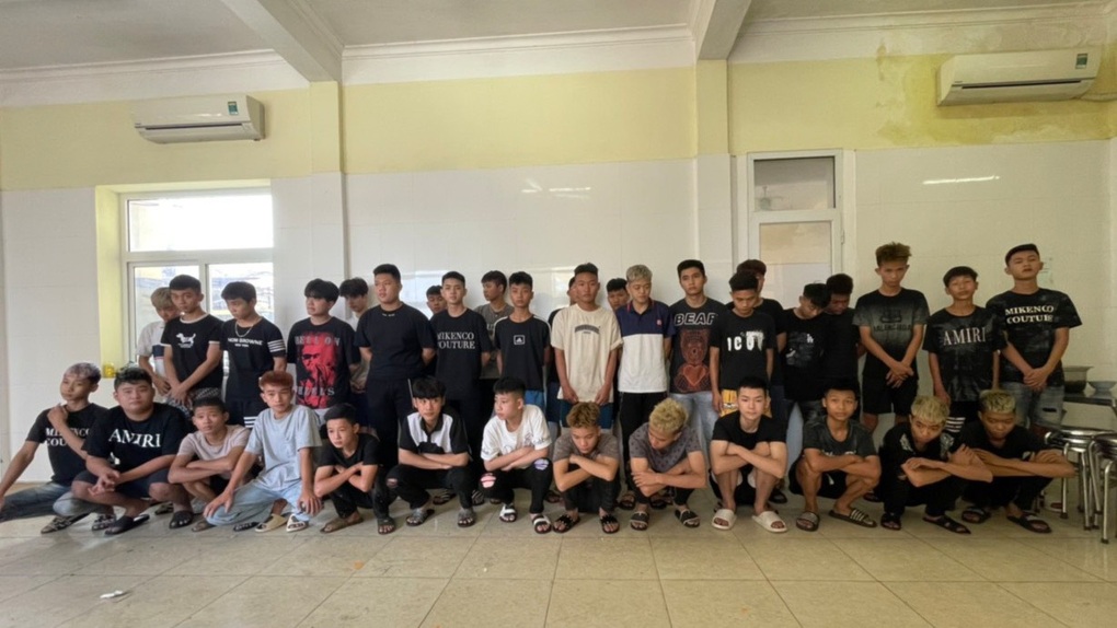 Công an Hà Nội triệu tập 42 người hỗn chiến bằng súng tự chế, dao phóng lợn - 1 Công an Hà Nội triệu tập 42 người hỗn chiến bằng súng tự chế, dao phóng lợn - 1