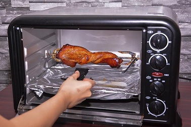 Tại sao nên tắt bếp trước khi thức ăn chín, dùng lò vi sóng thay lò nướng?