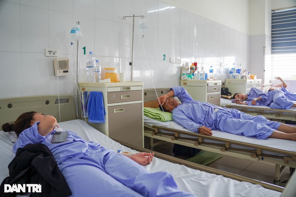 Người Hà Nội khổ vì muỗi đốt: Bụng căng như sắp vỡ, cả nhà trực viện - 3 Người Hà Nội khổ vì muỗi đốt: Bụng căng như sắp vỡ, cả nhà trực viện - 3