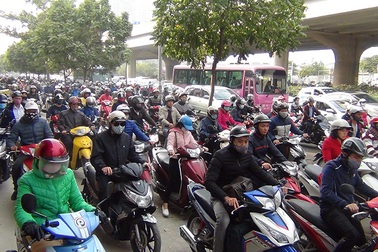 Ngày đầu đi làm sau Tết: Đường vành đai 3 ùn tắc nghiêm trọng