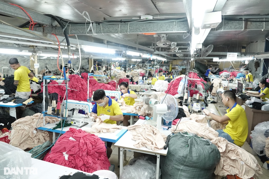 Nhiều công nhân chọn ở lại TPHCM dịp 30/4 để tiết kiệm chi phí - 1 Nhiều công nhân chọn ở lại TPHCM dịp 30/4 để tiết kiệm chi phí - 1